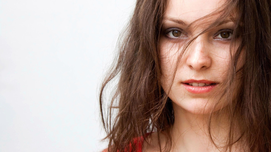The Universal Rules To Control Frizzy Hair