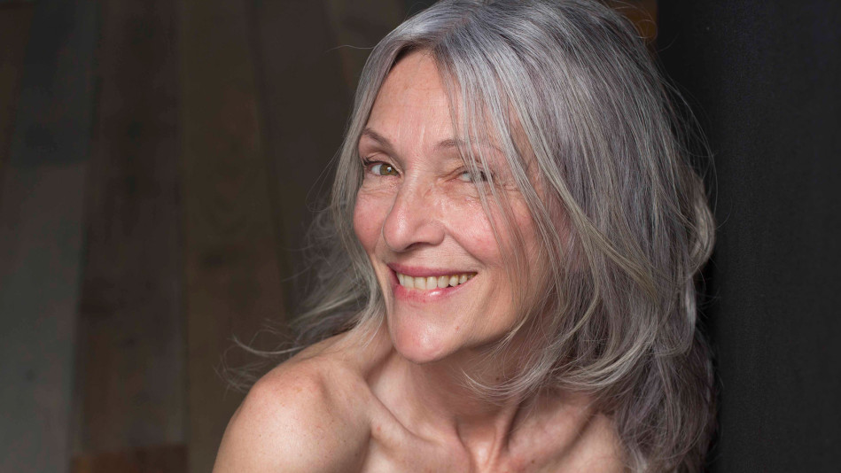 10 Photos That Show How Beautiful Gray Hair Really Is.