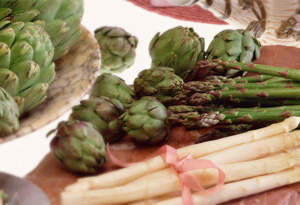 Spring vegetables: artichokes and asparagus
