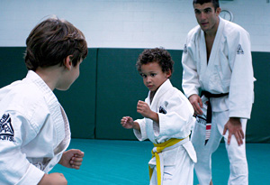 Rener Gracie with jujitsu students